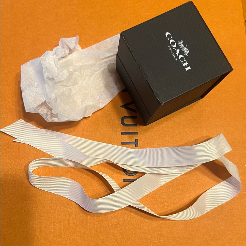 🤶 Coach Black Gift Box with White Ribbon